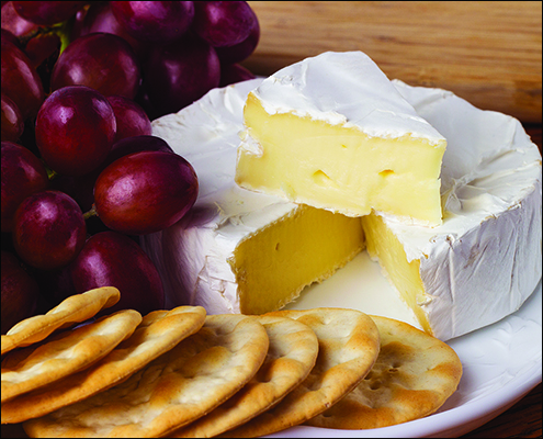 cheese crackers and grapes